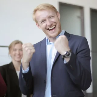 Top 7 Ways to Reward Good-Performing Employees without Excessive Spending